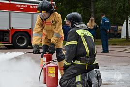 «День безопасности» устроили представители петербургского МЧС 